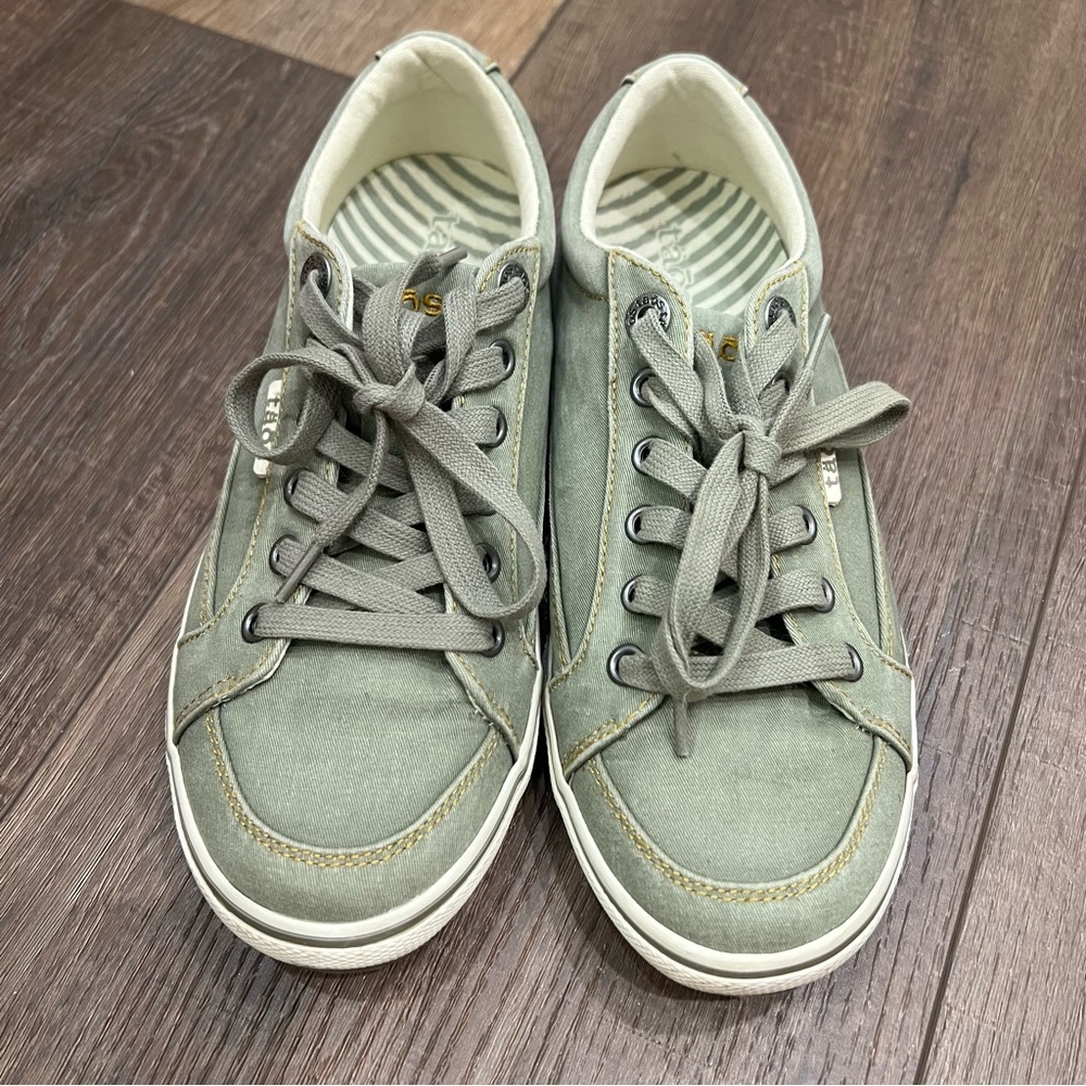 Taos Footwear Green Sneakers